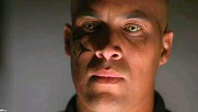 кадри з фільму Чужий проти чужого кадри з фільму Чужий проти чужого